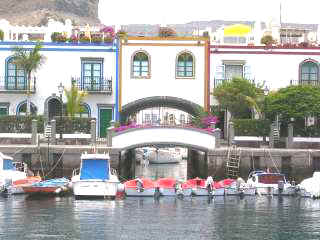 Mog&aacute;n Port